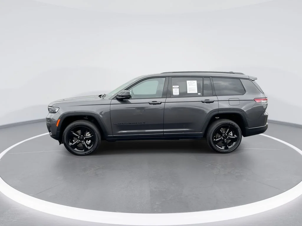 Used 2025 Gray Jeep Altitude X image 5