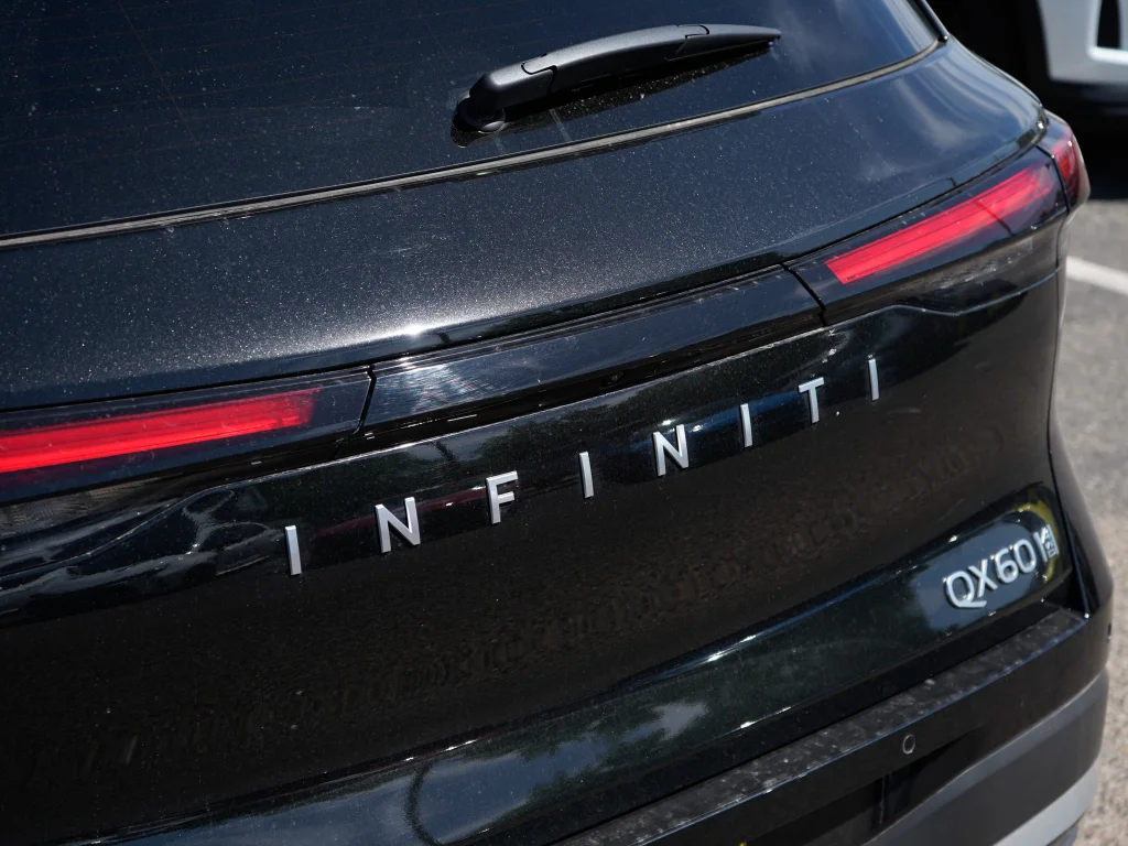 Certified Used 2026 Mineral Black INFINITI LUXE image 12