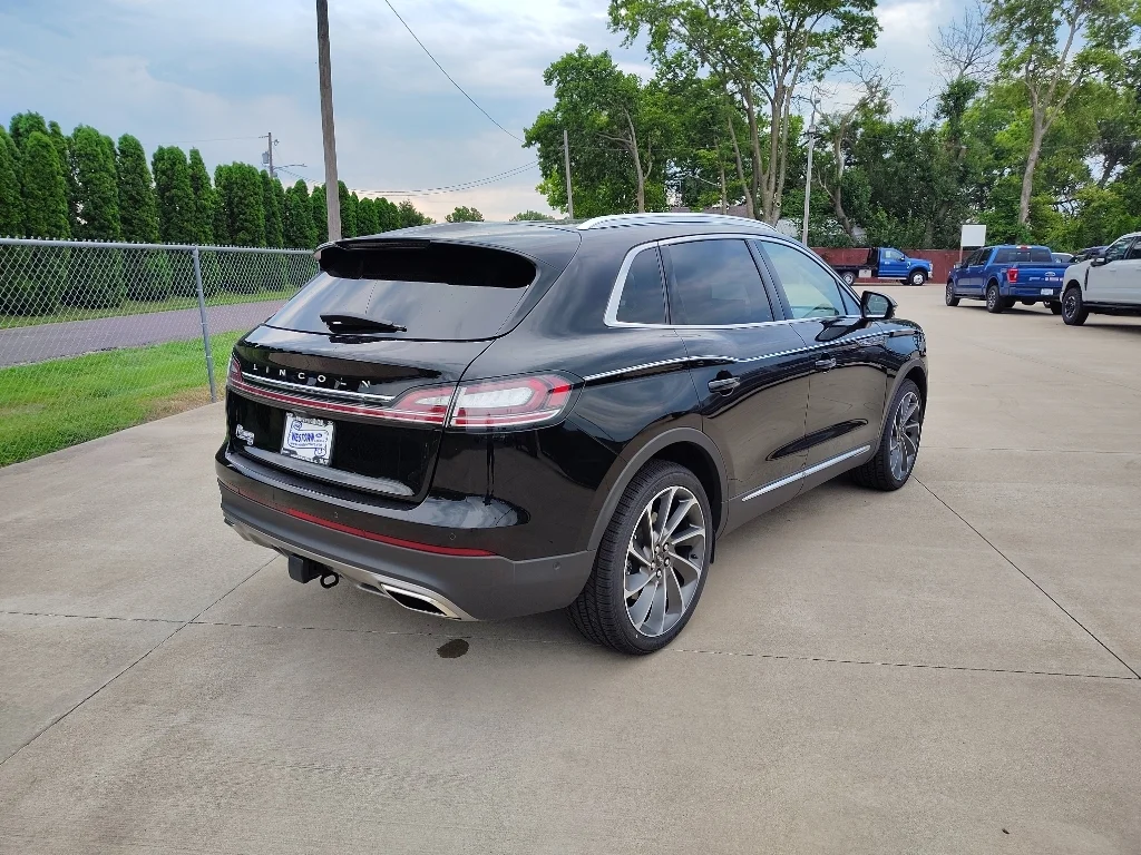 Used 2023 Infinite Black Metallic Lincoln Reserve image 4