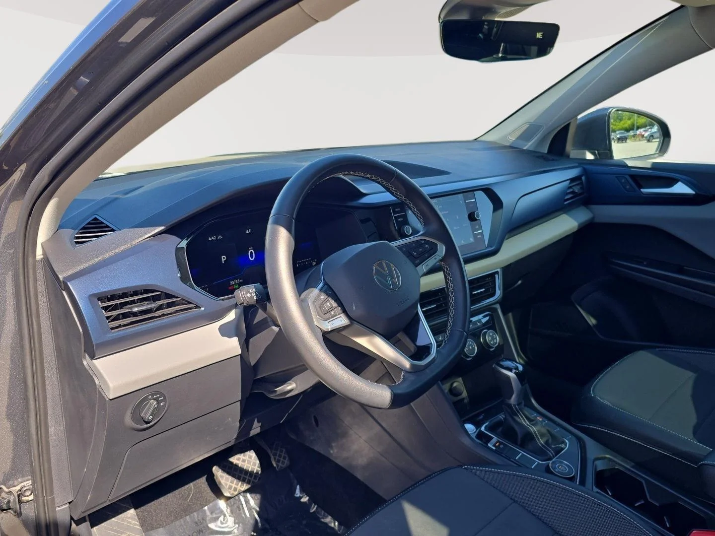 Used 2023 GRAY Volkswagen SE image 6