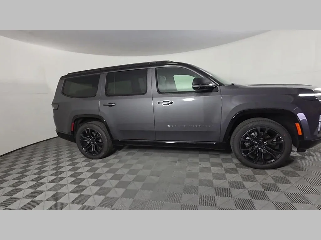 New 2026 Baltic-Gray Metallic Clear-Coat Exterior Paint Jeep Summit Obsidian image 29