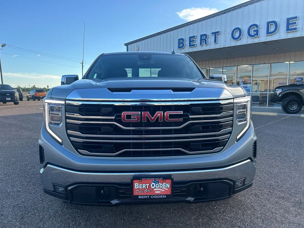 Used 2025 Silver GMC SLT image 2