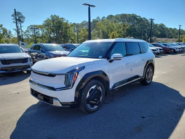 New 2026 Glacial White Pearl Kia Land AWD image 4