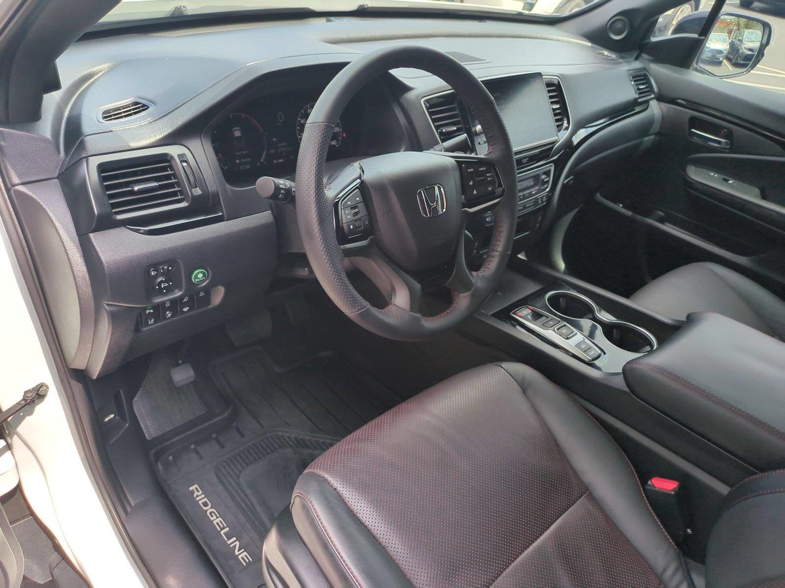 Used 2025 Platinum White Pearl Honda Black Edition image 19