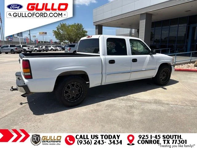 Used 2005 Summit White GMC SLE image 4
