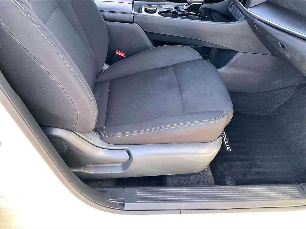 Used 2024 Glacier White Nissan S image 33