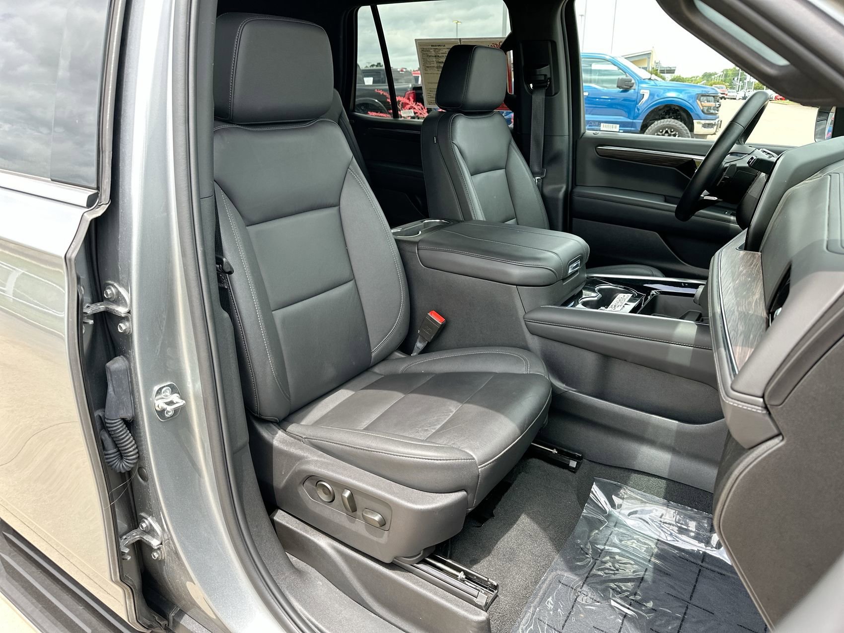 Used 2025 Sterling Gray Metallic Chevrolet LT image 26