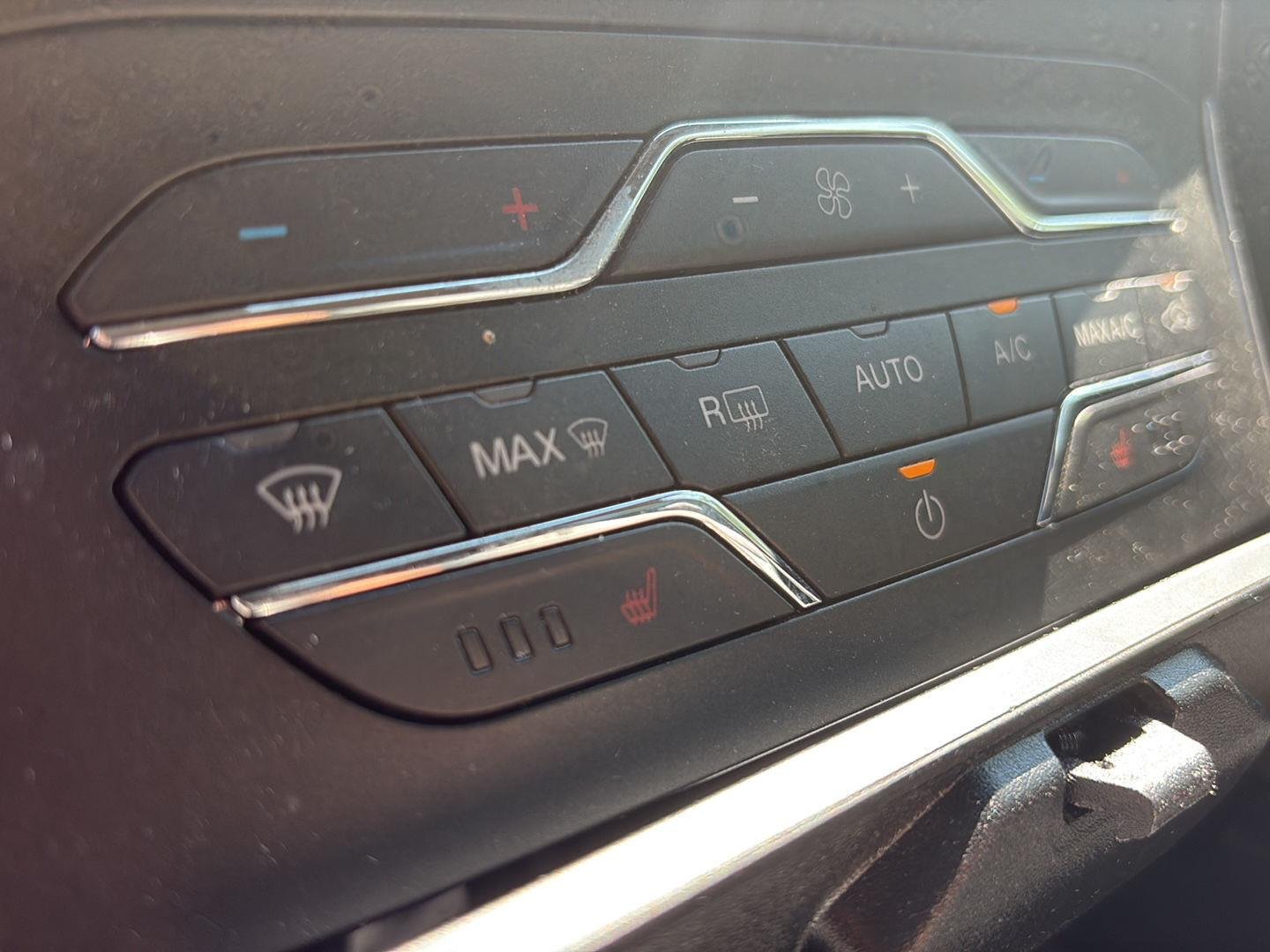 Used 2019 Magnetic Ford SEL image 9