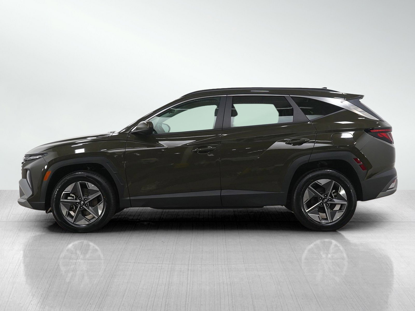 Used 2025 Hyundai Tucson SEL with VIN 5NMJBCDE4SH476549 for sale in Minneapolis, Minnesota
