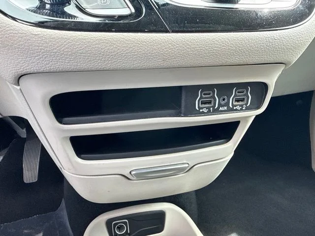 Used 2024 Silver Chrysler Select image 26