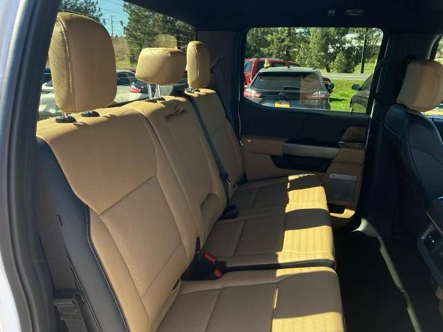 New 2026 Oxford White Ford F-450® LARIAT® image 17
