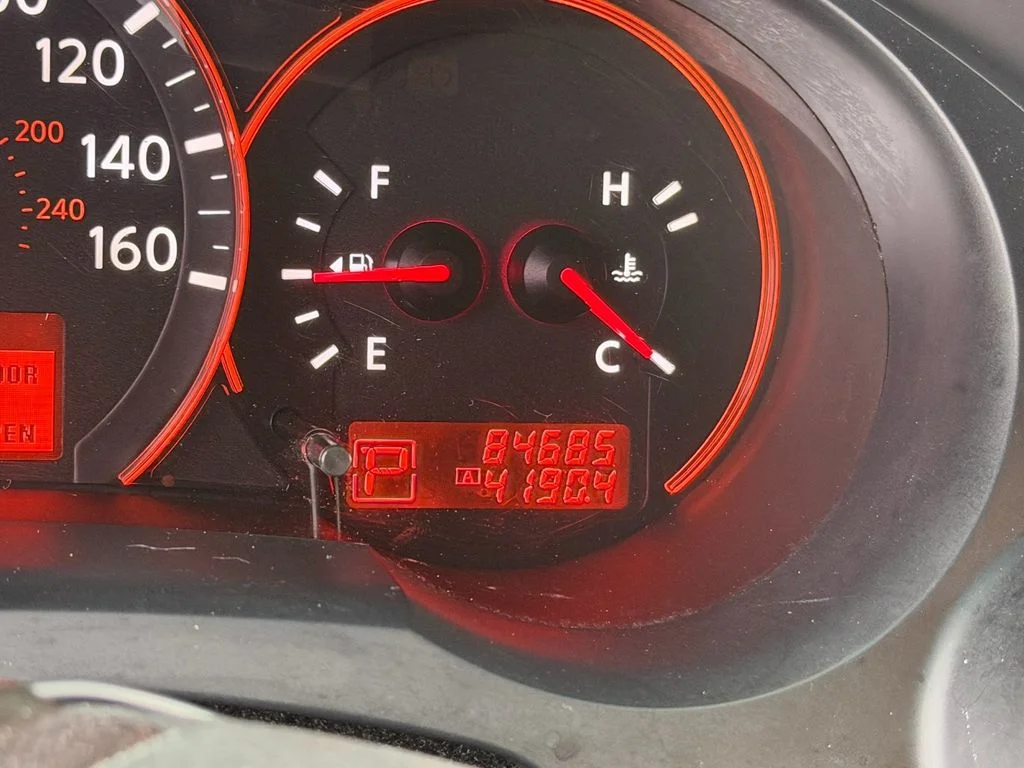 Used 2009 Red Nissan 2.5 S image 20