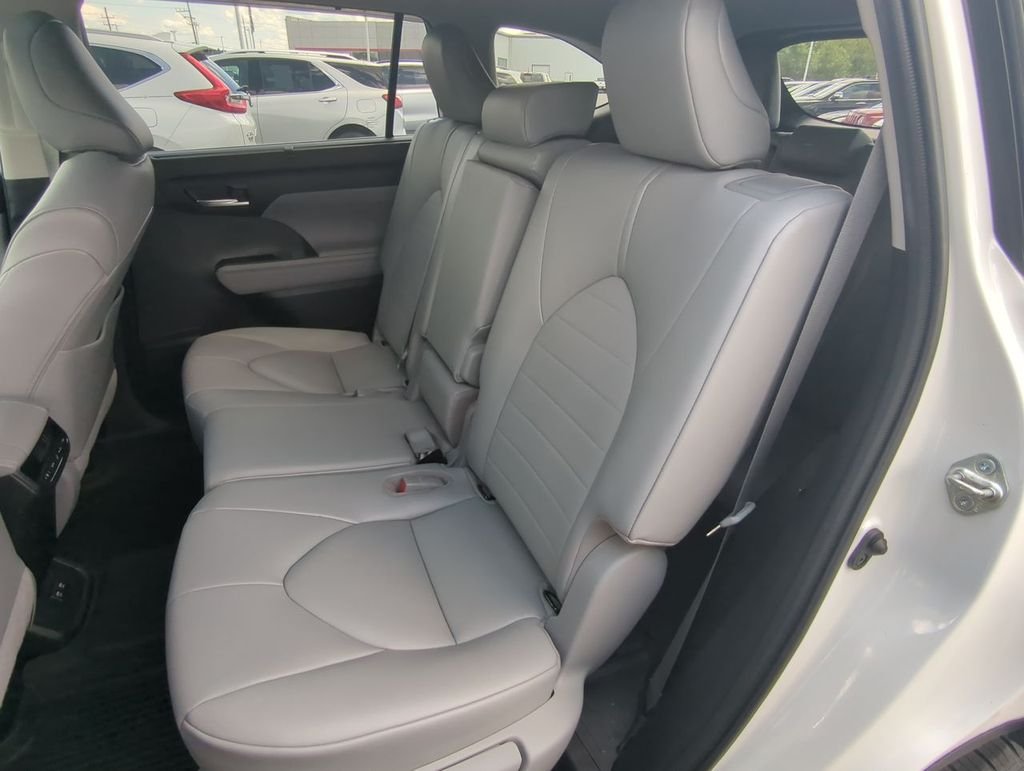 Used 2021 White Toyota XLE image 29