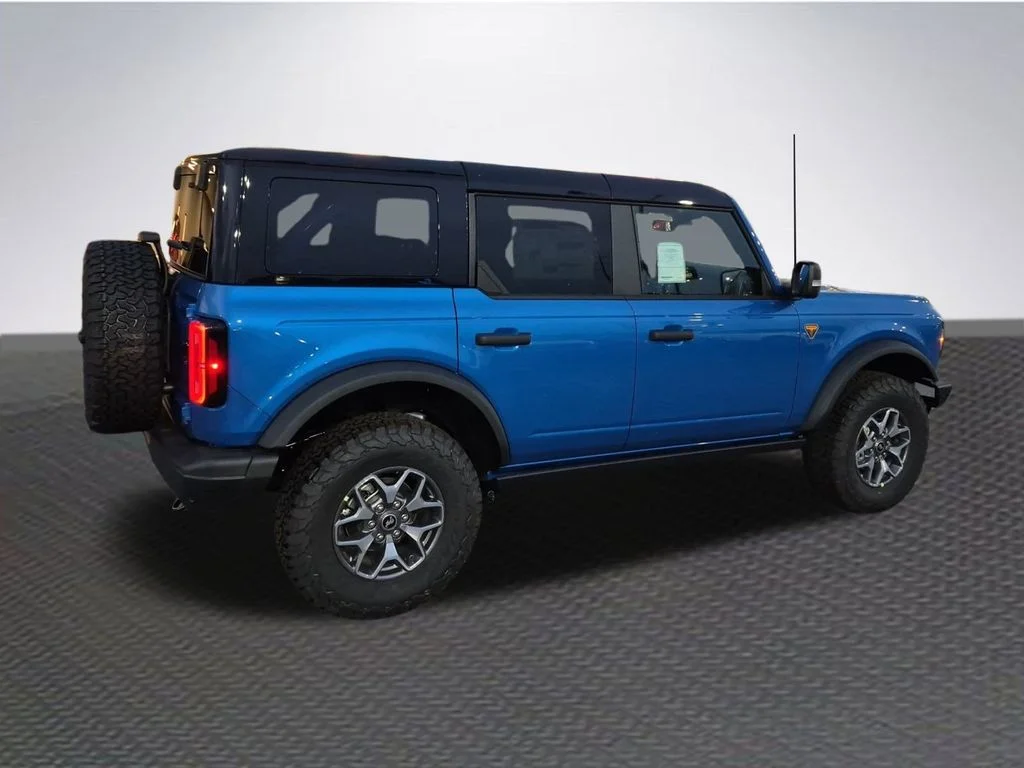 New 2025 Velocity Blue Metallic Ford Badlands® image 4