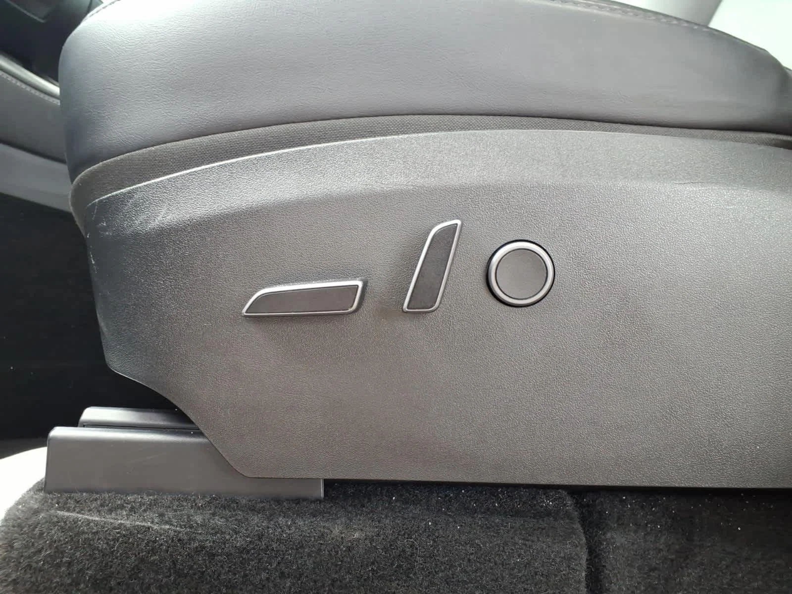 Used 2023 Black Tesla  image 26