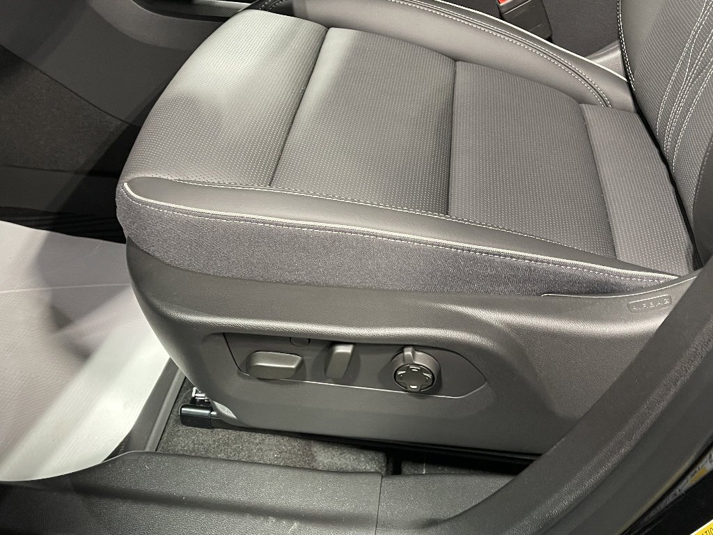 New 2026 Ebony Twilight Metallic Buick Avenir image 34
