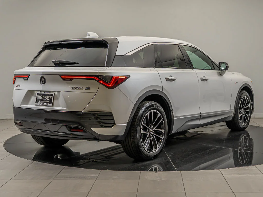 Used 2024 Snowfall Pearl Acura  image 10