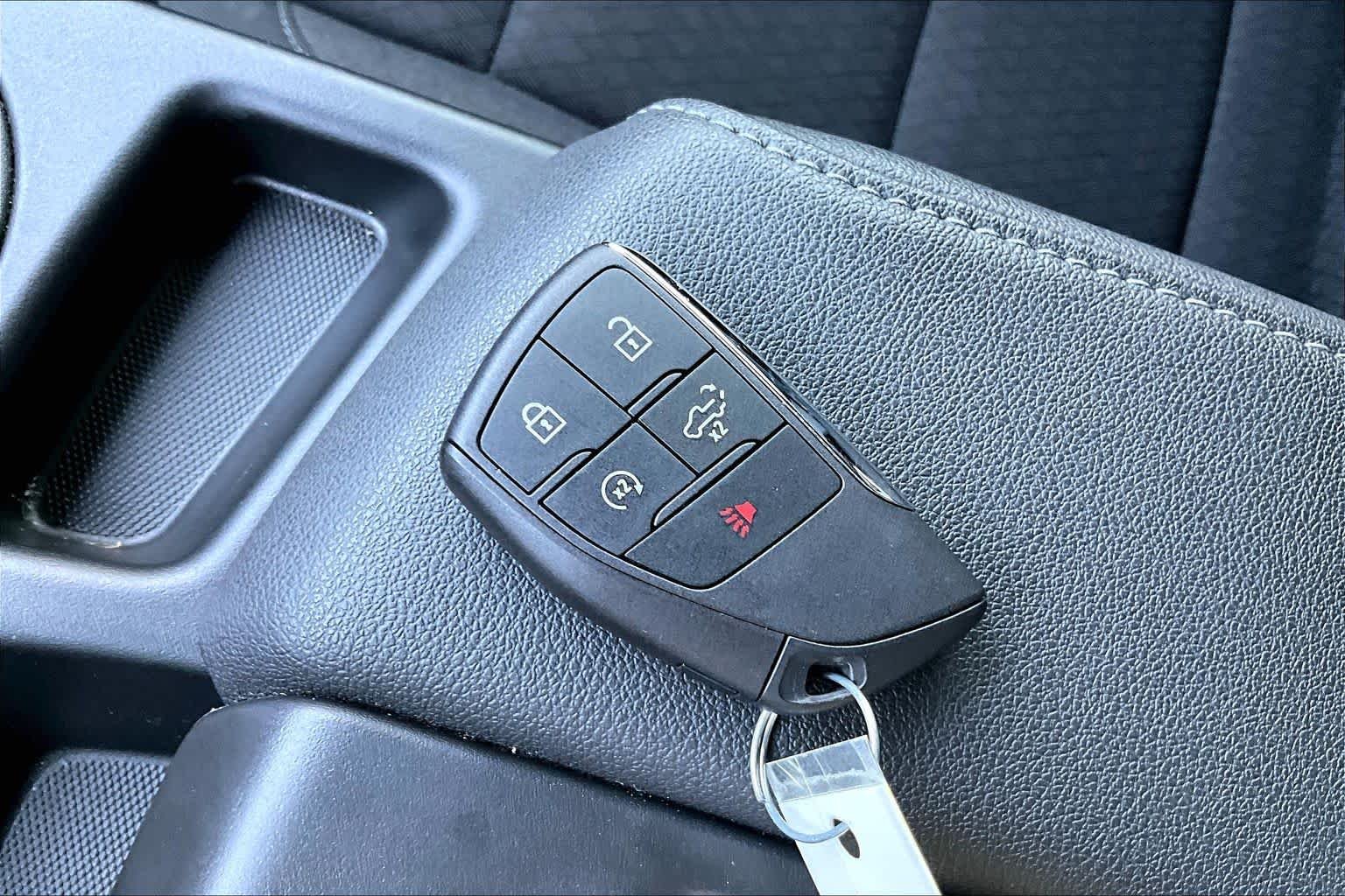 Used 2026 Onyx Black GMC Elevation image 12
