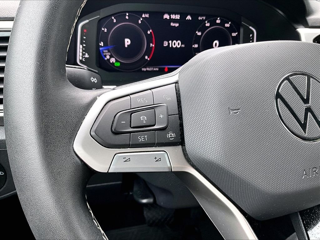Used 2023 White Volkswagen 3.6L V6 SE w/Technology image 23