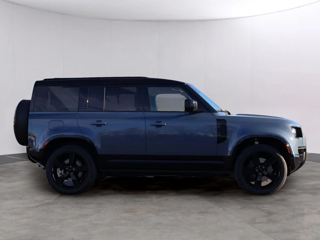 New 2026 Tasman Blue Land Rover X-Dynamic SE image 4