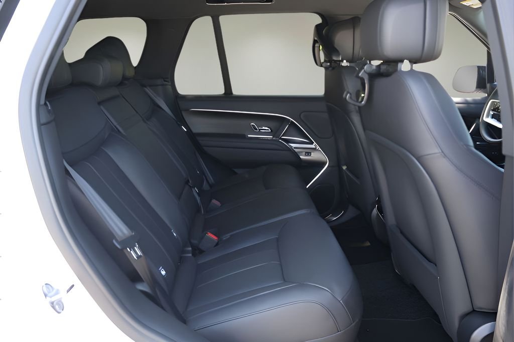 New 2026 Fuji White Land Rover SE image 16