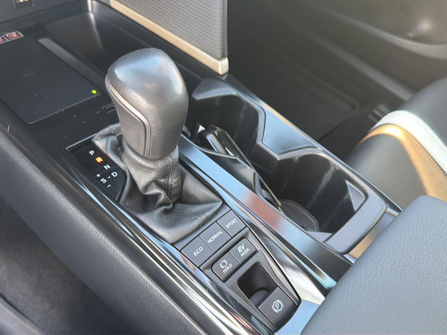 Used 2025 Ocean Gem Toyota SE image 27