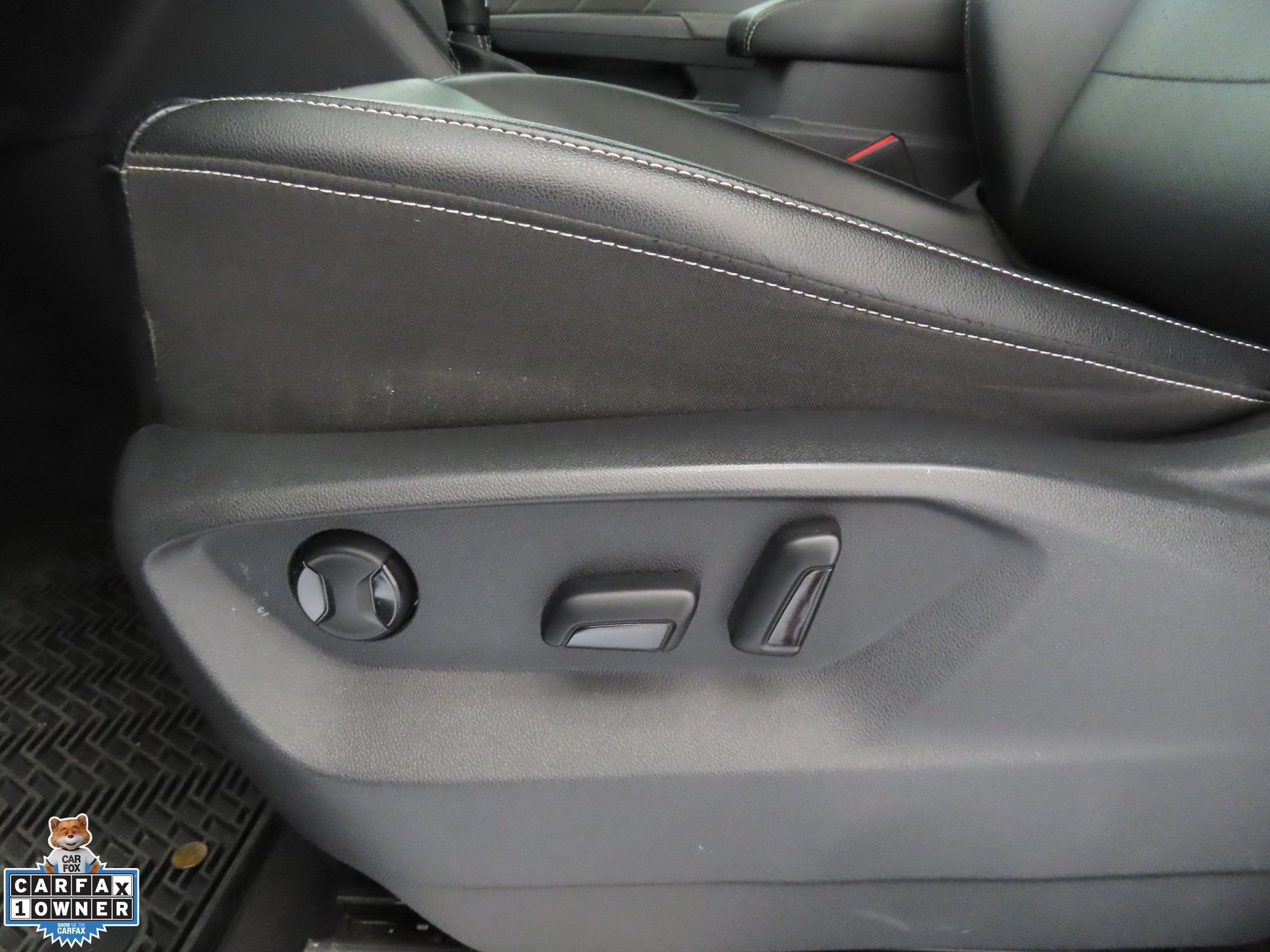 Used 2022 Black Volkswagen 2.0T SE w/Technology image 12