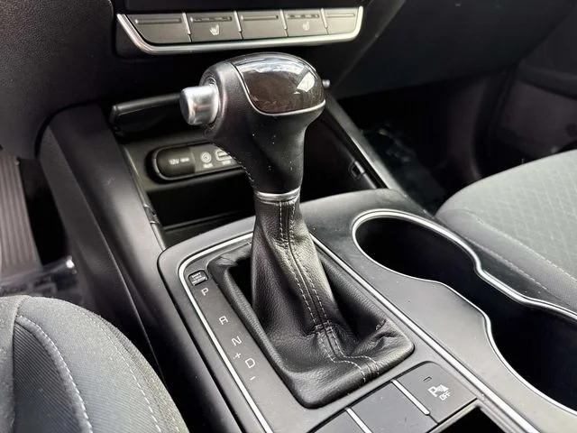Used 2018 Purple Kia LX image 32