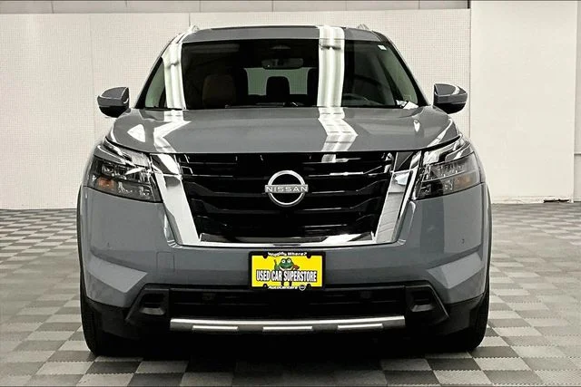 Used 2025 Boulder Gray Pearl Nissan Platinum image 4