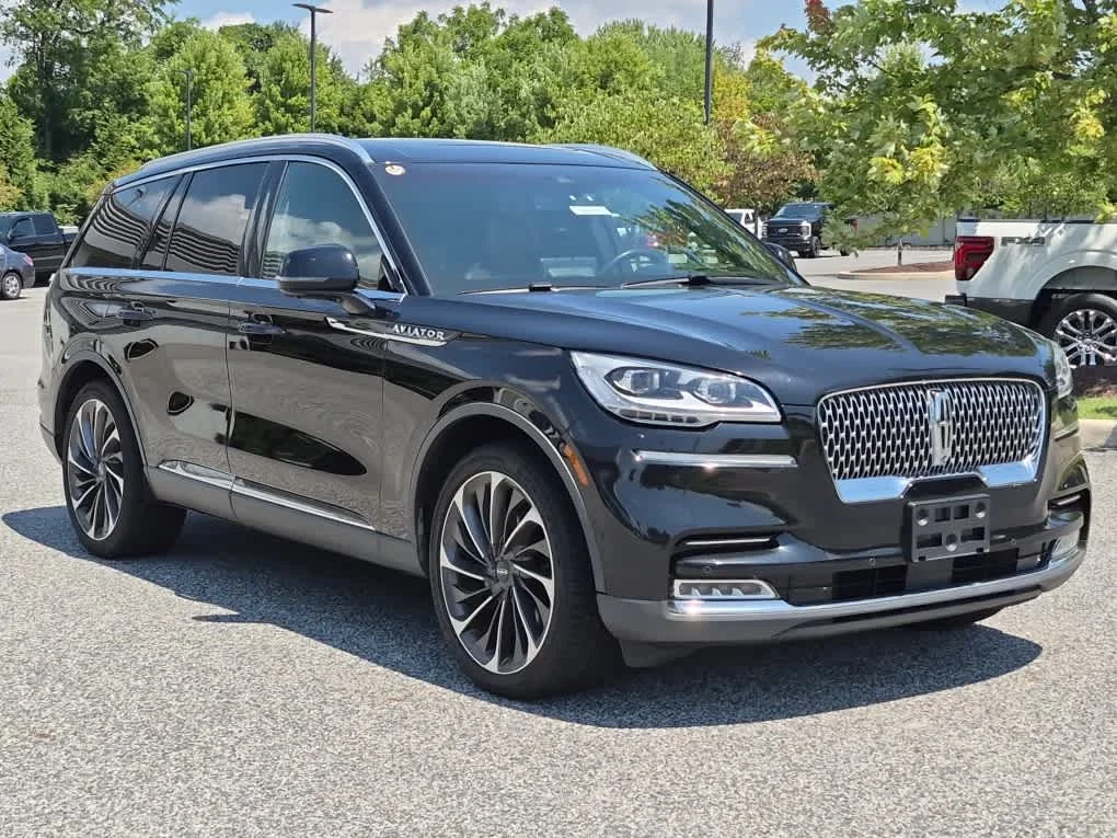 Used 2020 Infinite Black Metallic Lincoln Reserve image 2