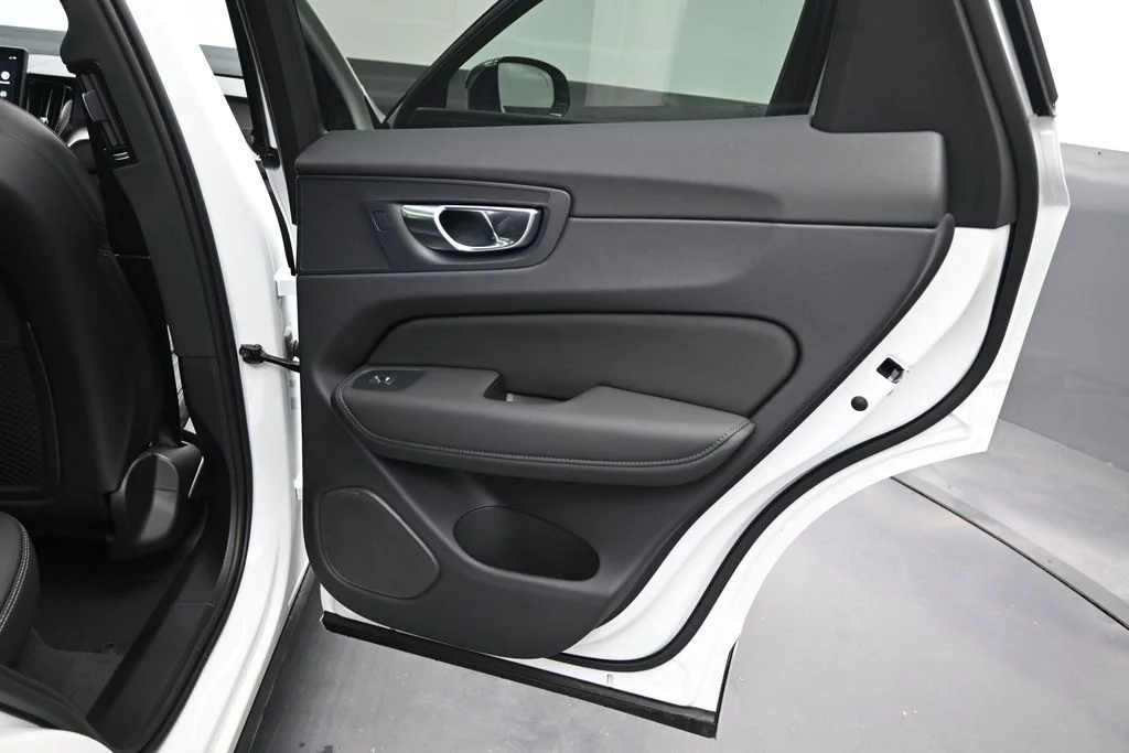 New 2026 Crystal White Volvo T8 Ultra Black Edition image 16