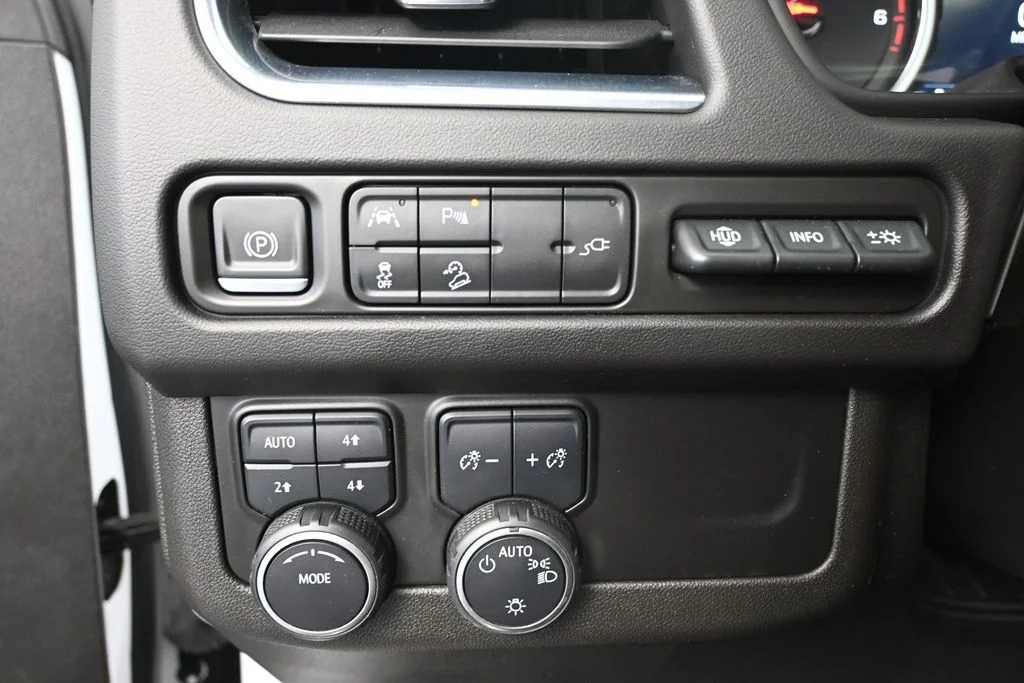 Used 2021 White Chevrolet High Country image 35