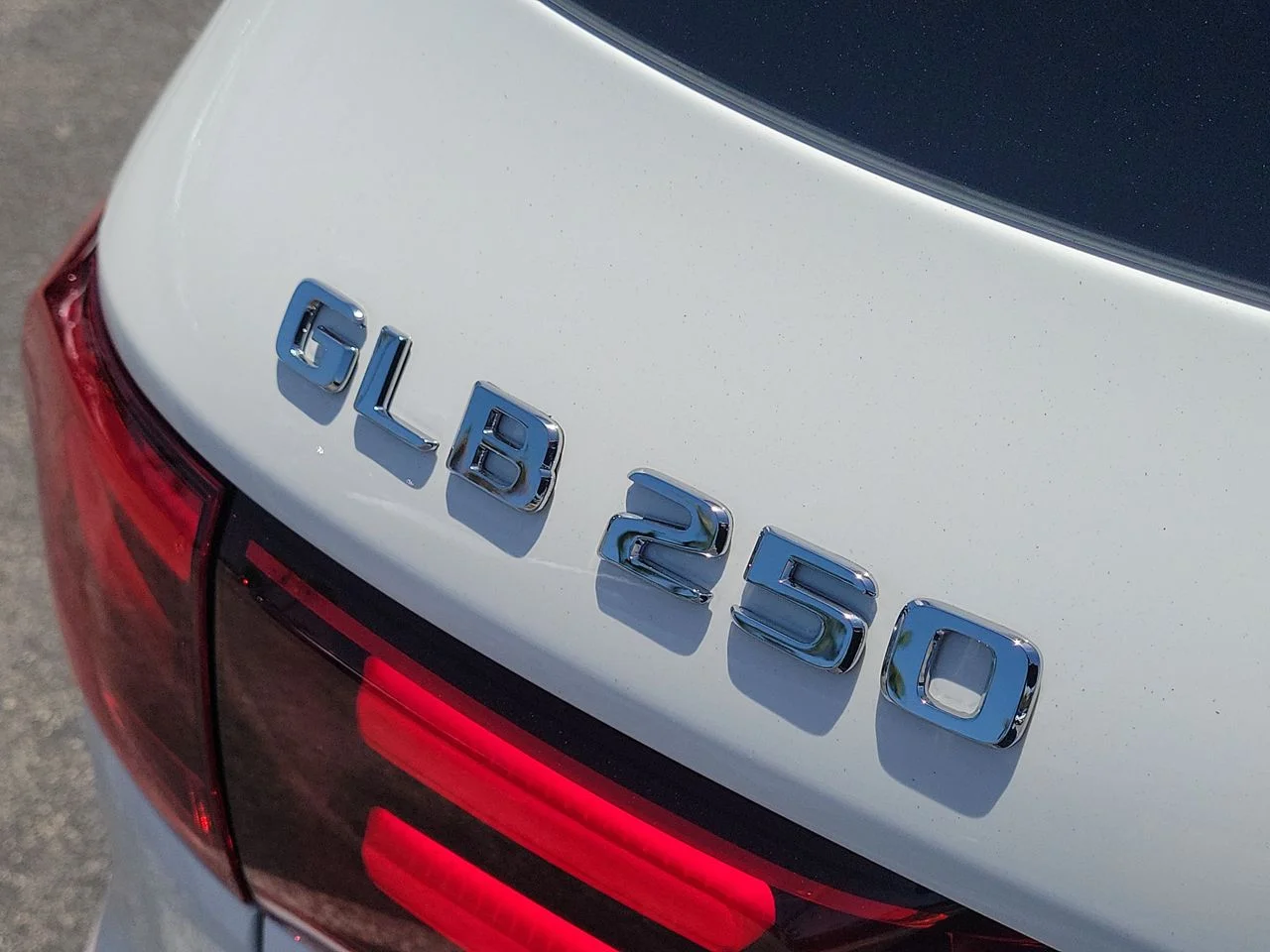 New 2026 Polar White Mercedes-Benz GLB 250 image 7