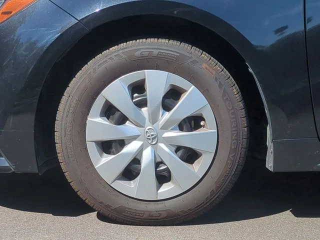 Used 2022 Black Toyota L image 19