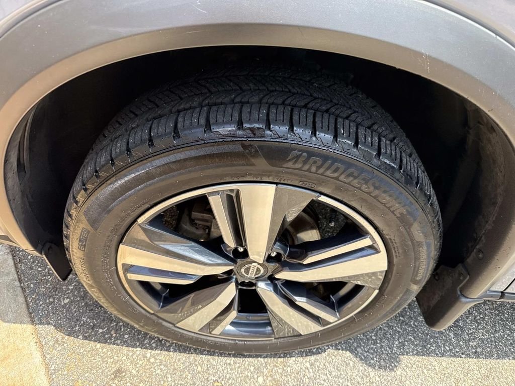 Used 2021 Gray Nissan Platinum image 11