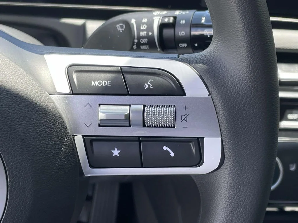 New 2025 White Hyundai SEL image 23