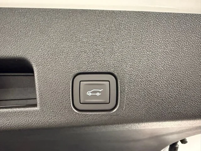 New 2026 Summit White GMC Elevation image 9