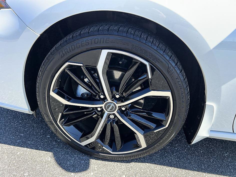 Used 2024 Pearl White Tricoat Nissan 2.5 SR image 9