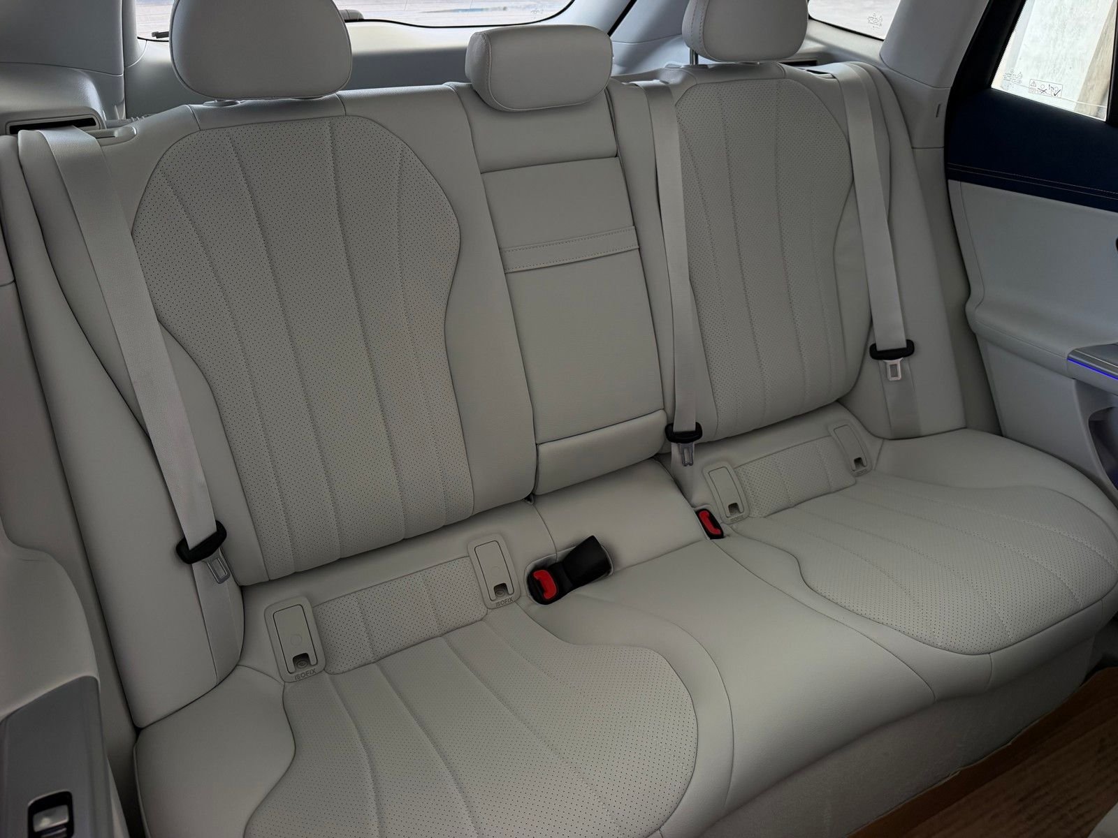 New 2027 Polar White Mercedes-Benz EQE 320+ image 17