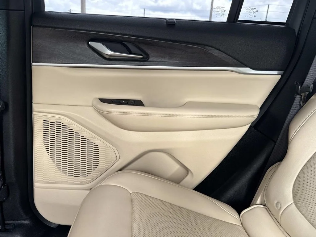 Used 2023 Black Jeep Limited image 18