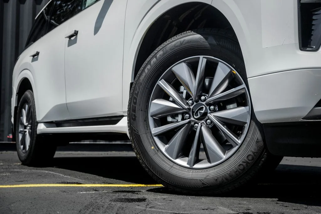 New 2027 RADIANT WHITE INFINITI Pure 4WD image 7