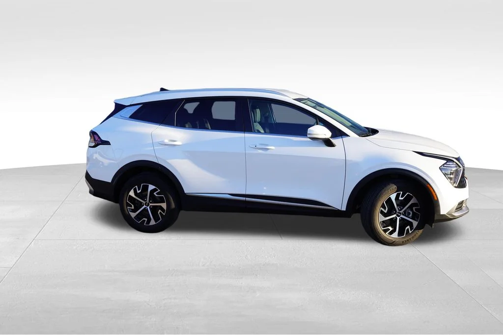 Used 2025 Snow White Pearl Kia EX image 3