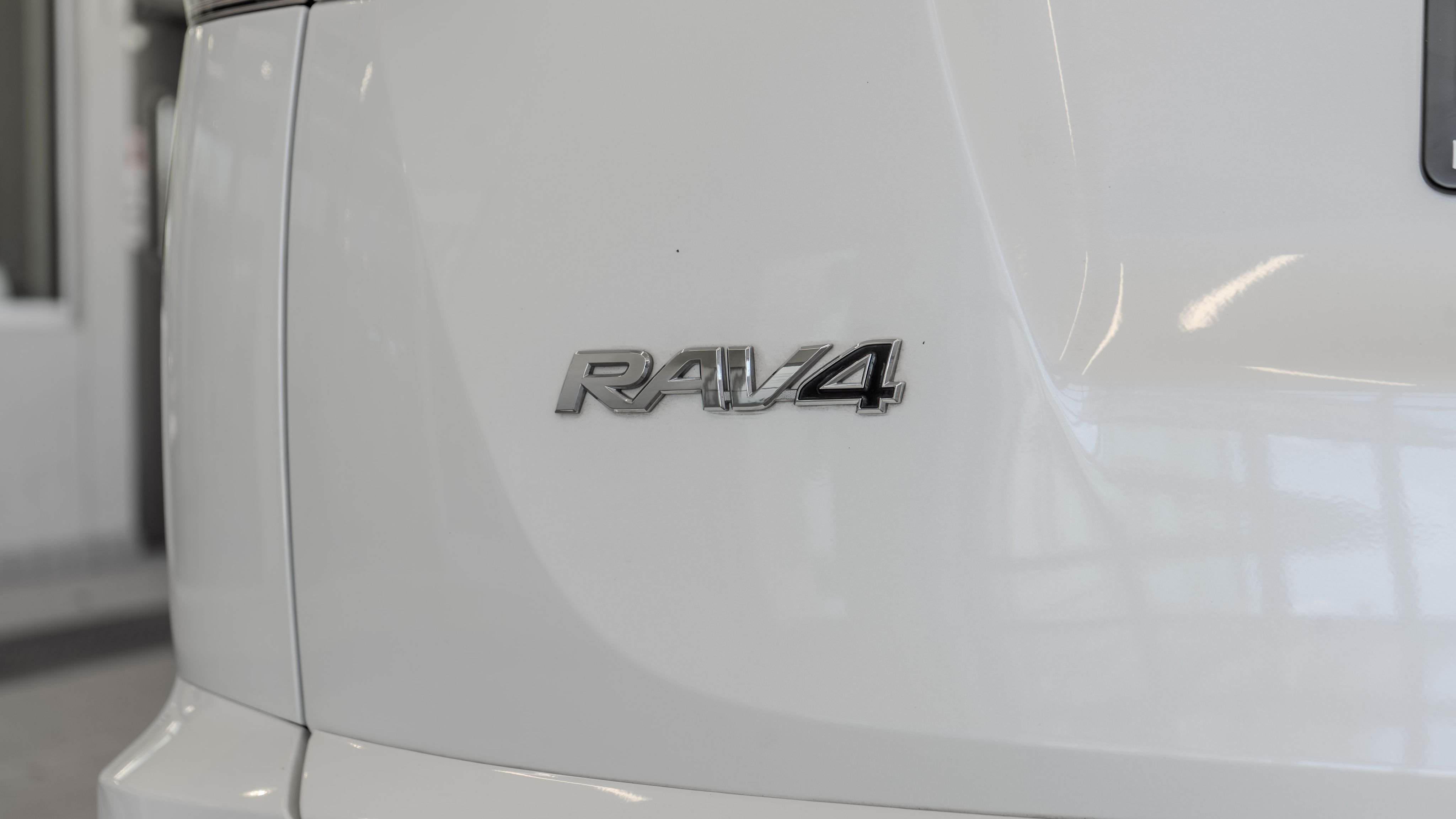 Used 2018 Blizzard Pearl Toyota Limited image 22