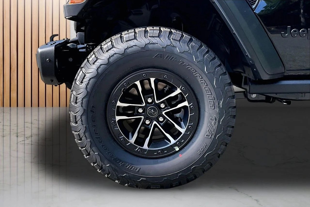New 2026 Black Clear-Coat Exterior Paint Jeep Moab 392 image 28