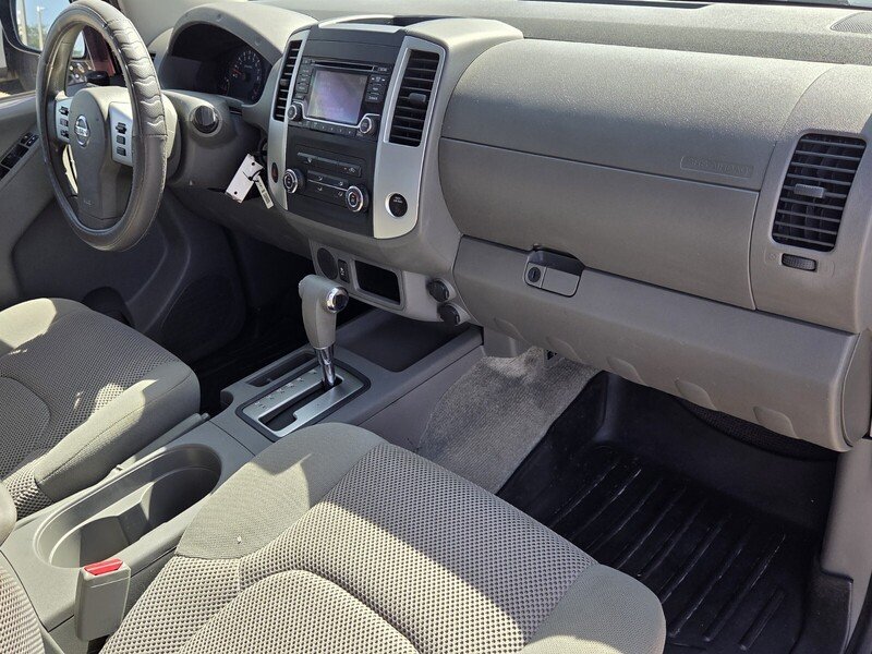 Used 2015 Arctic Blue NISSAN 2WD CREW CAB SWB AUTO SV image 19