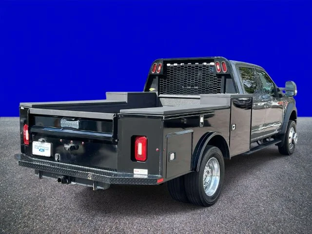 Used 2023 Gray Metallic Ford Lariat image 3