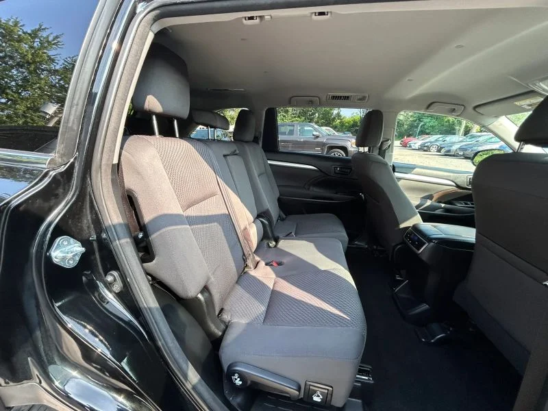 Used 2018 Black Toyota LE Sport Utility 4D image 27