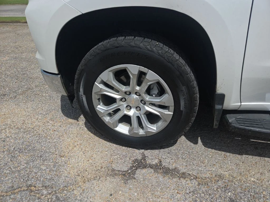 Used 2023 Iridescent Pearl Tricoat Chevrolet LTZ image 15
