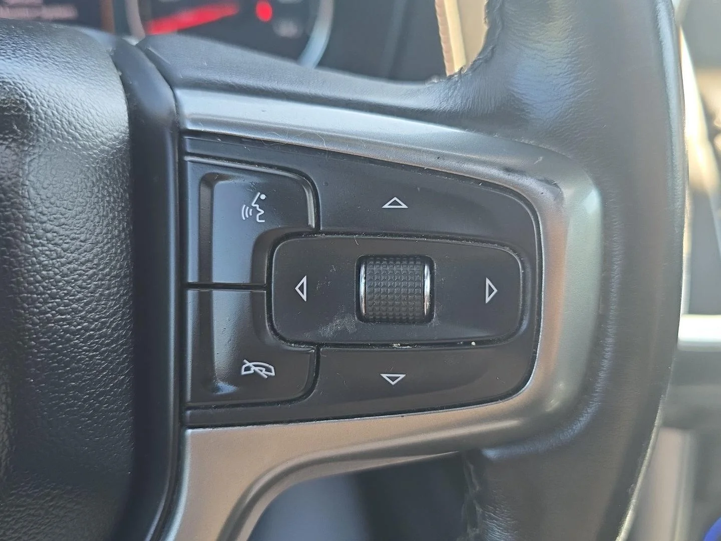 Used 2021 Summit White Chevrolet Z71 image 17