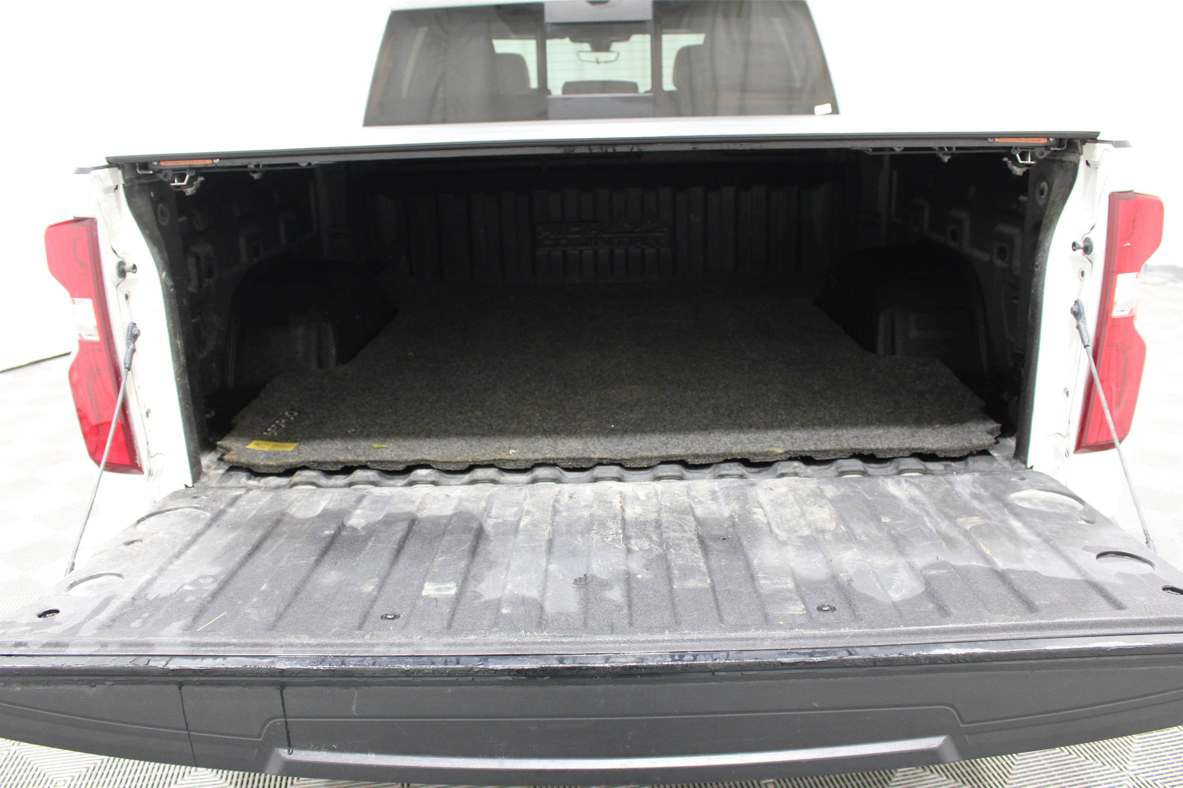 Used 2020 Iridescent Pearl Tricoat Chevrolet High Country image 22